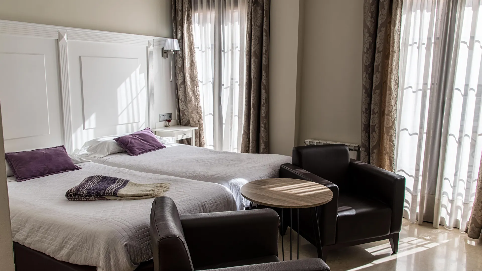 Hotel Sevilla contacts